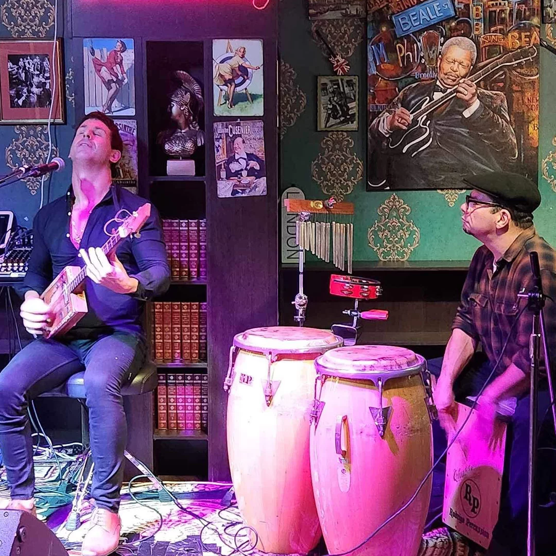 JASON DELPHIN DUO 129 jj
